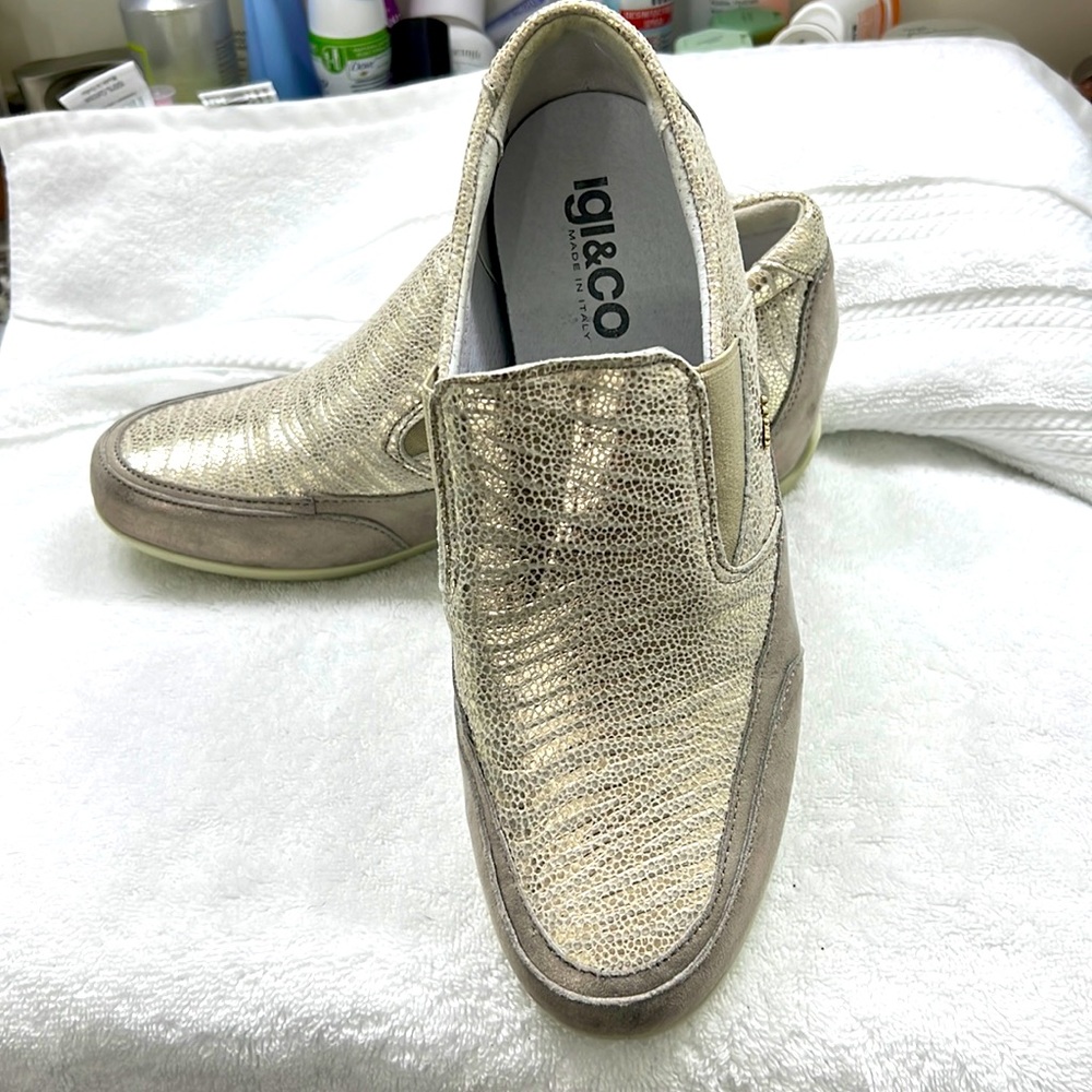 NWOT Leather wedge sneakers size 9